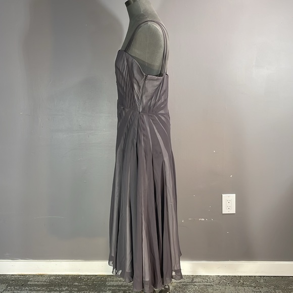 Unique grey dress with gorgeous skirt and design. Fits size 14 - Picture 3 of 17